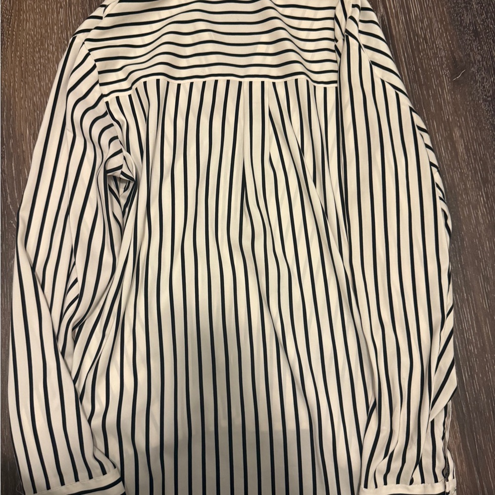 Large Express Black and White Striped Blouse with Long Sleeves - Picture 5 of 6